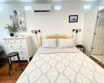 Adorable Modern Studio West, Clean & Comfy - St. Petersburg - Bedroom
