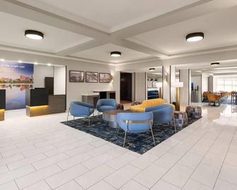 La Quinta Inn & Suites by Wyndham Bessemer - Bessemer - Lobby