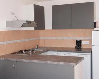 La goutte d'or - Roussillon - Kitchen