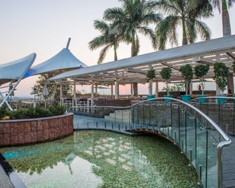 The Red Maple Mashal - Indore - Ravintola