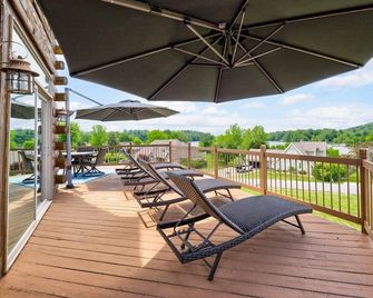 Family, Friends, and Lake Views @ 'All Decked Out' - Eddyville - Balkon