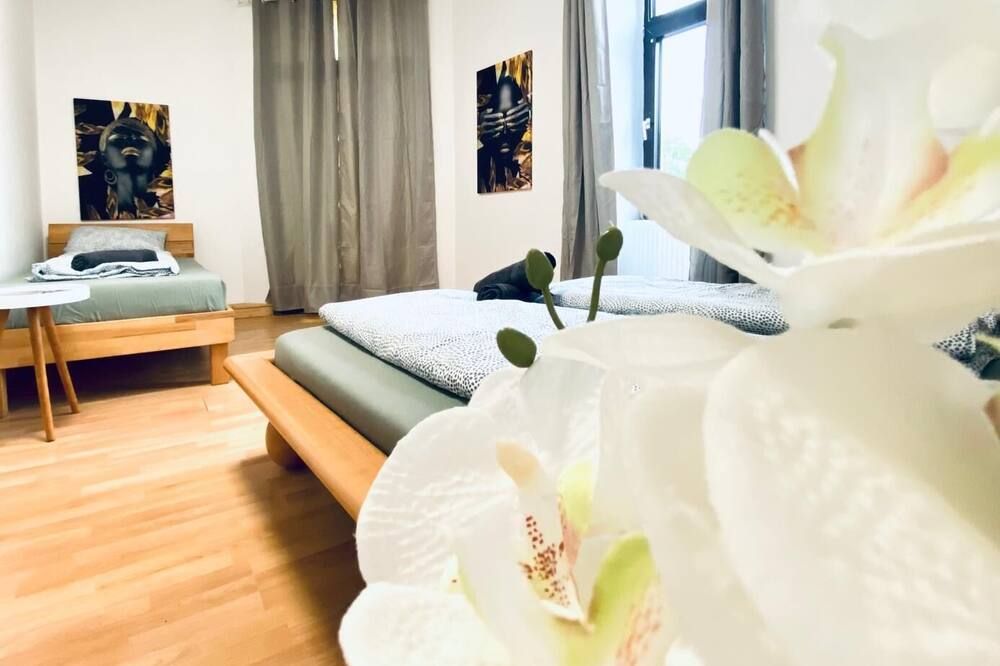 Simple Private Rooms in 3-Bedroom Apartment Near Train Station - Viena - Habitación