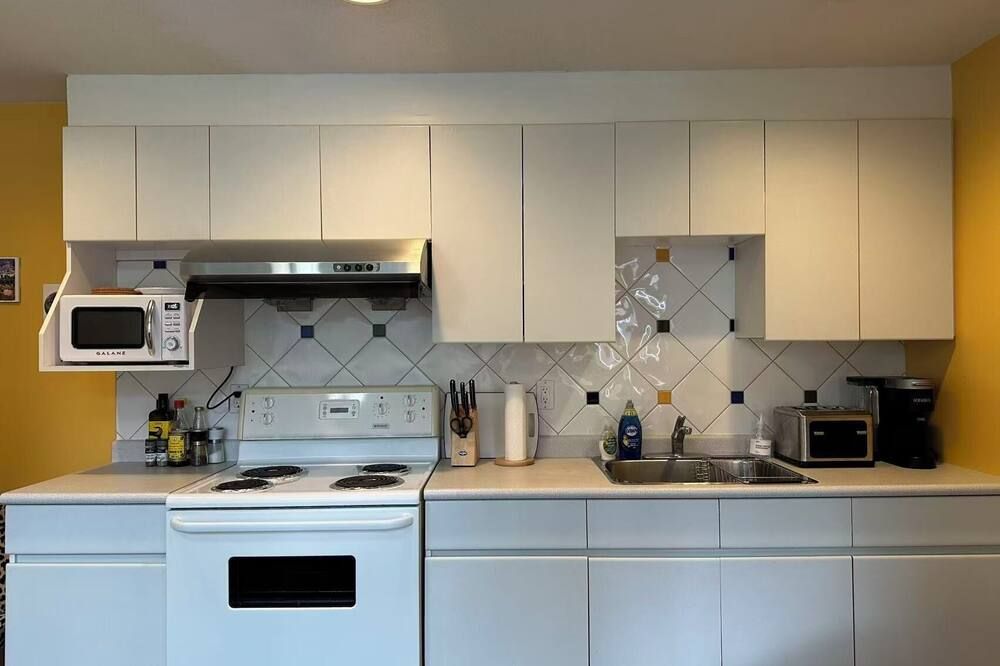 Ubc Two-Bedroom Suite - Steps from Beach, Park & Golf - Full Kitchen - ונקובר - מטבח