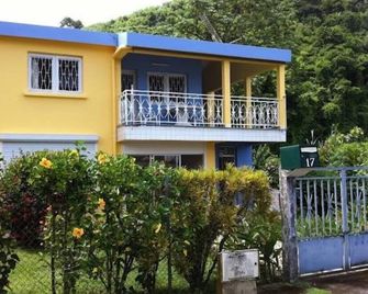 house / villa - 6 rooms - 6/9 persons - Saint-Pierre - Edificio