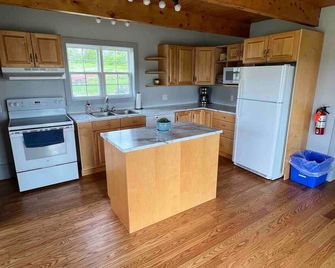 The House at Clinton Hills Lodge - Kensington - Kitchen