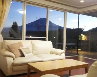 Kawaguchiko Urban Resort Villa - Fujikawaguchiko - Pokój dzienny
