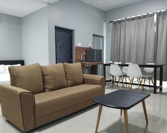 Reno Hotel Ipoh - Ipoh - Living room