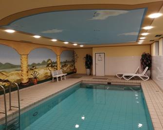 Quiet and cozy apartment with a lot of atmosphere - Kochel am See - Piscina