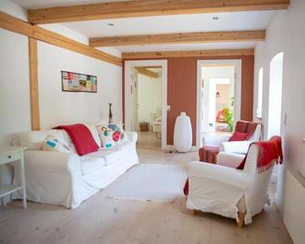 Mellem-rummet Guesthouse & Glamping - Samsø - Sala de estar