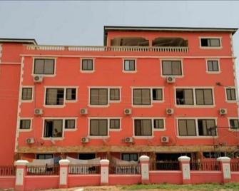 Ruk's Hotel - Tamale - Building