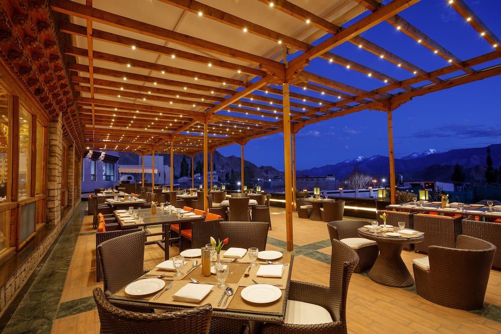 The Grand Dragon Ladakh - לה - מסעדה