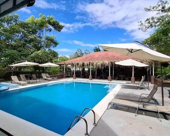 Cocomar Beachfront Hotel and Island Resort - Parrita - Bazén