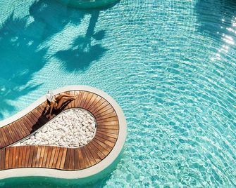 Color Hotel Style, Design & Gourmet - ברדולינו - בריכה