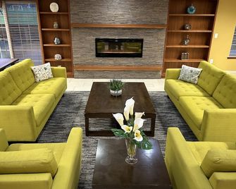 Country Inn & Suites, Portland Delta Park, OR - פורטלנד - טרקלין