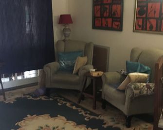 B&b ,ndala Serviced Room,free Wi-Fi. - Lusaka - Living room