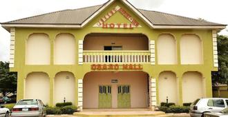 Jokems Airport View Hotel - Adults Only - Yola - Building