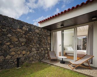 Entre Muros - Turismo Rural - Casa Com Jardim E Acesso Direto Ao Mar - Ribeira Grande - Patio