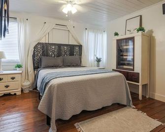 The Roosters Perch - A Quaint Island Homestead - Christiansted - Schlafzimmer