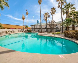 Studio 6 Laredo. Tx North I-35 - Laredo - Piscina