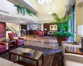 DoubleTree Suites by Hilton Hotel Cincinnati - Blue Ash - Sharonville - Resepsjon