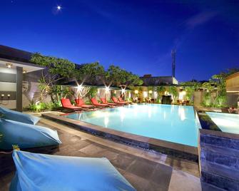 The Banyumas Villa - Denpasar - Pool
