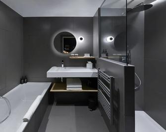 Hotel Mil8 - Morzine - Bathroom