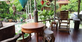 Montri Resort Donmuang Bangkok - Bangkok - Patio