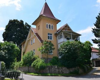 Modern apartment in a listed villa with beautiful view from balcony - Bad Suderode - Gebäude
