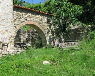 Villa Dona Tella; Holiday house Italy, Piedmont, Cessole, - Cessole - Vista del exterior