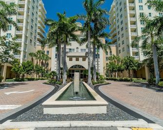 Casa Costa 309N 1 Bedroom, Pools, Jacuzzi, Beach, Shops & Dog Friendly - Boynton Beach - Building