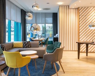 FOUR Essen City Centre - Essen - Lounge