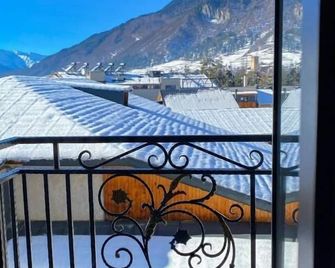 Hotel Mestia Inn - Mestia - Balcón