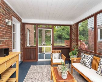 The Cincinnati Charm - Cincinnati - Living room