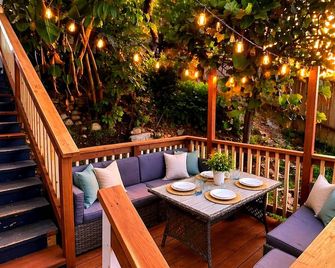 Casaviva Play - 3br 1ba, Private Deck & City Views, Firepit, Kids Playset - Walk to Hillcrest & North Park, Near Zoo, Seaworld & Beaches - San Diego - Balcón