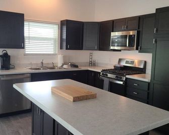 Sunsational Getaway in The Heart of The Villages - Wildwood - Keuken