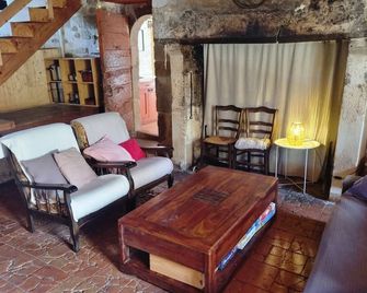 Maison à la Campagne au Calme Complet 12 Personnes - Laroque-Timbaut - Wohnzimmer