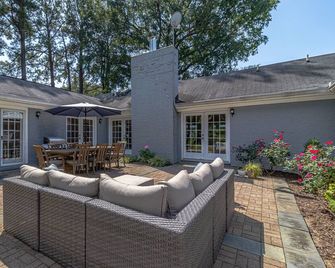 High Tide: Spacious Comfort Next To Tides Inn - Irvington - Patio