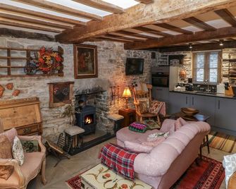 Hoarders Cottage, Romantic, Luxury Holiday Cottage In Hay-On-Wye - Hereford - Living room