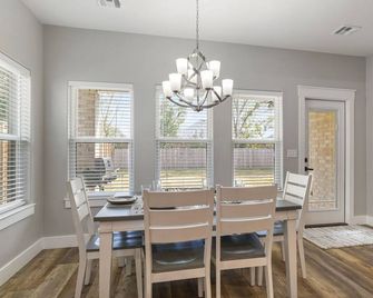 Spacious 4-bedroom house in Durant - Durant - Eetruimte