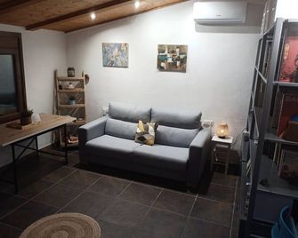 Beautiful Accommodation In Caldes De Malavella - Caldes de Malavella - Living room