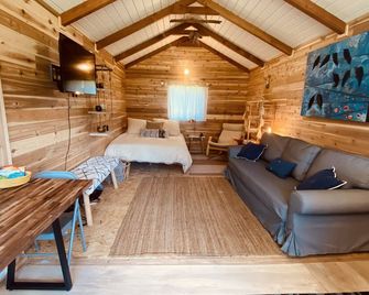 Sun Cabin at Left Foot Farm - Eatonville - Habitación