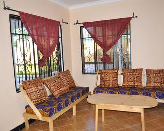 Bagamoyo Gold Accommodation - Bagamoyo - Living room