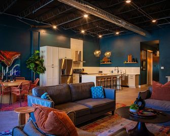 'Green Door' Downtown Loft - San Angelo - Lounge