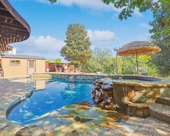 Magical 5br W Pool, Hot Tub, Lake, Basketball Court - Cedar Hill - Pool