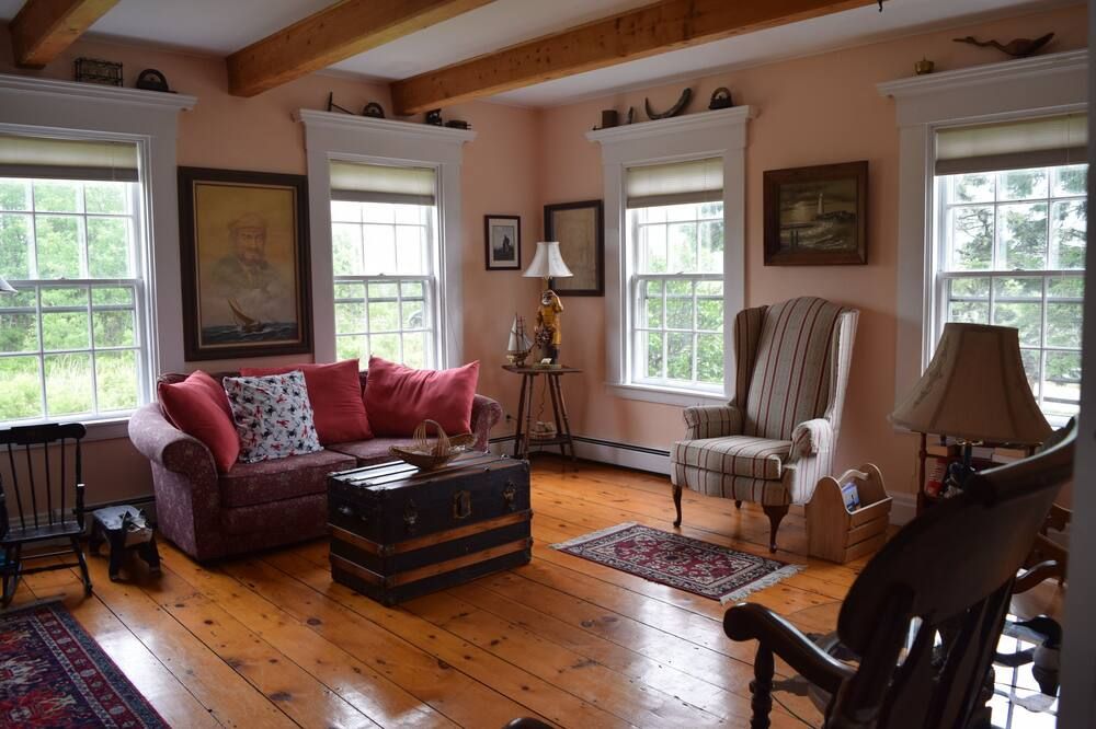Early 1800's Bayfront Farmhouse