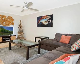 Sea Whisper - Lennox Head - Olohuone