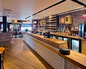 Premier Inn Stirling City Centre - Stirling - Bar