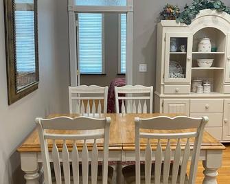 Downtown Apartment - Alpena - Dining room
