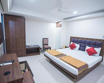 Hotel Crown Palace - בהופאל - חדר שינה