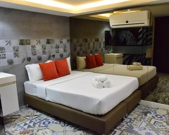 Double Five - Bangkok - Bedroom